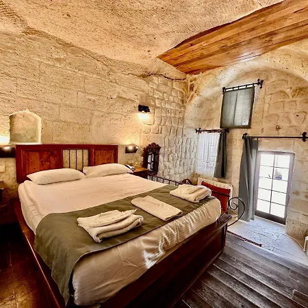 Harkasos Cave 3*