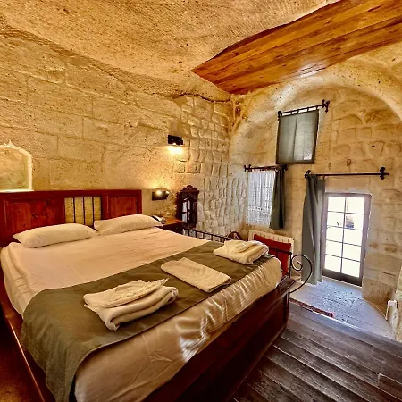 Harkasos Cave