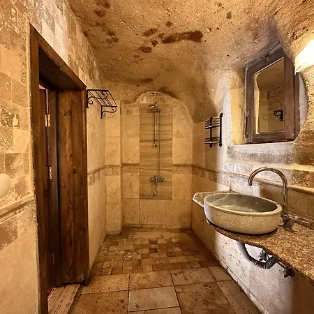 Harkasos Cave 4* אורגופ