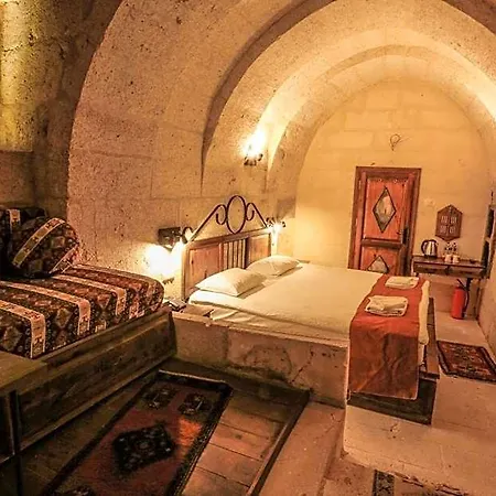 Harkasos Cave אורגופ