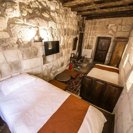 מלון Harkasos Cave 4*